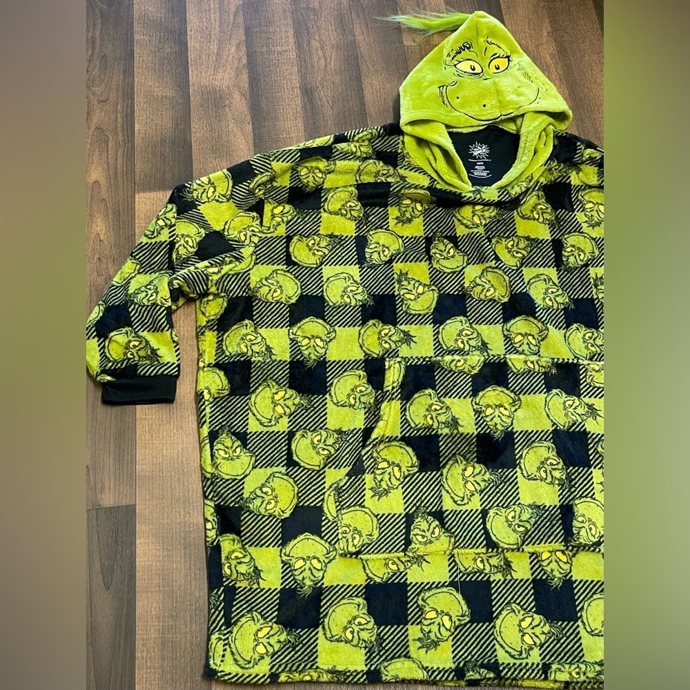 The grinch
Green and Black Pajama Bottoms for Cozy Comfort - Picture 3 of 5